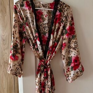 Floral tie around robe